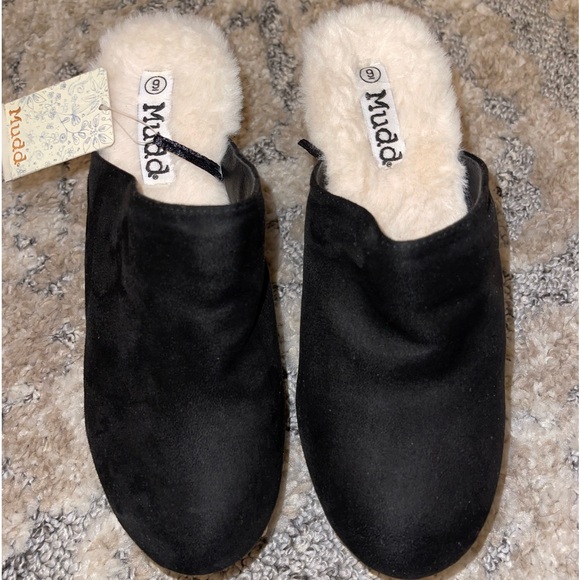 Mud - Megan Black Studded Soft Faux Fur
Chunky Brown Heels Clogs Size 9. New - Picture 6 of 9